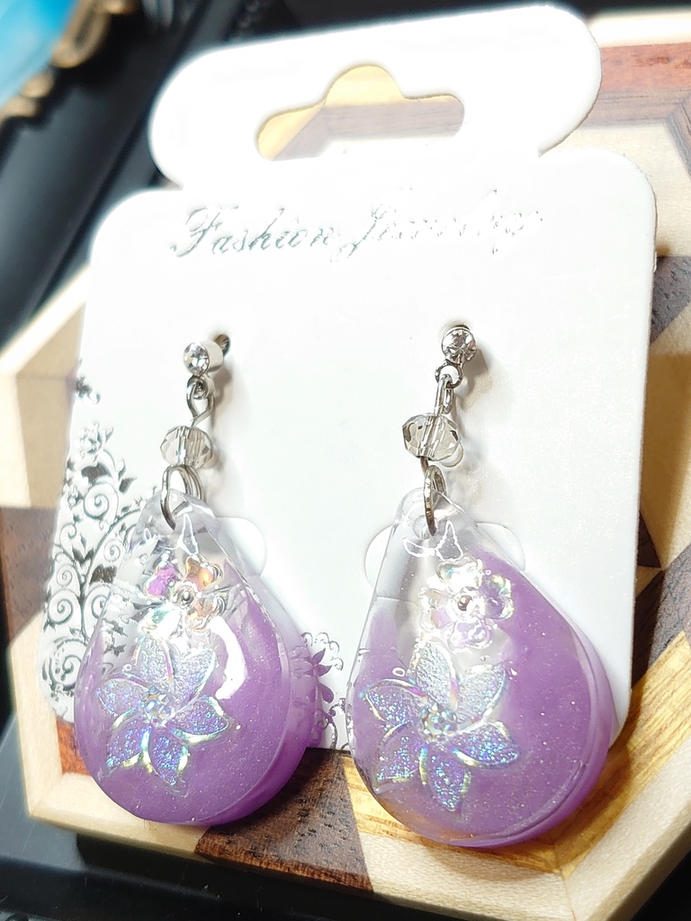 【ピアス】紫と透明の世界