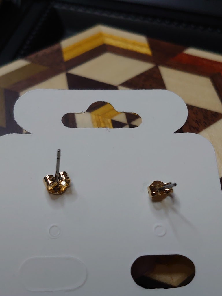 花びらと雫のピアス