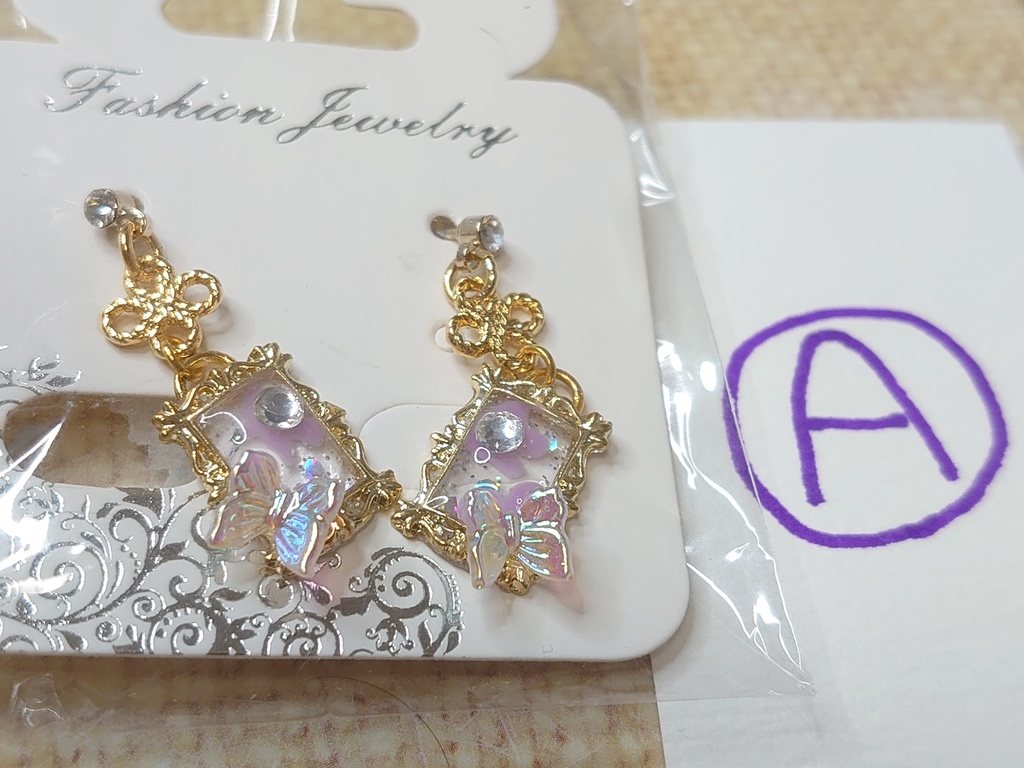 花と蝶のピアス