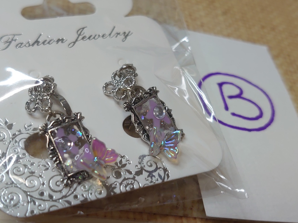 花と蝶のイヤリング