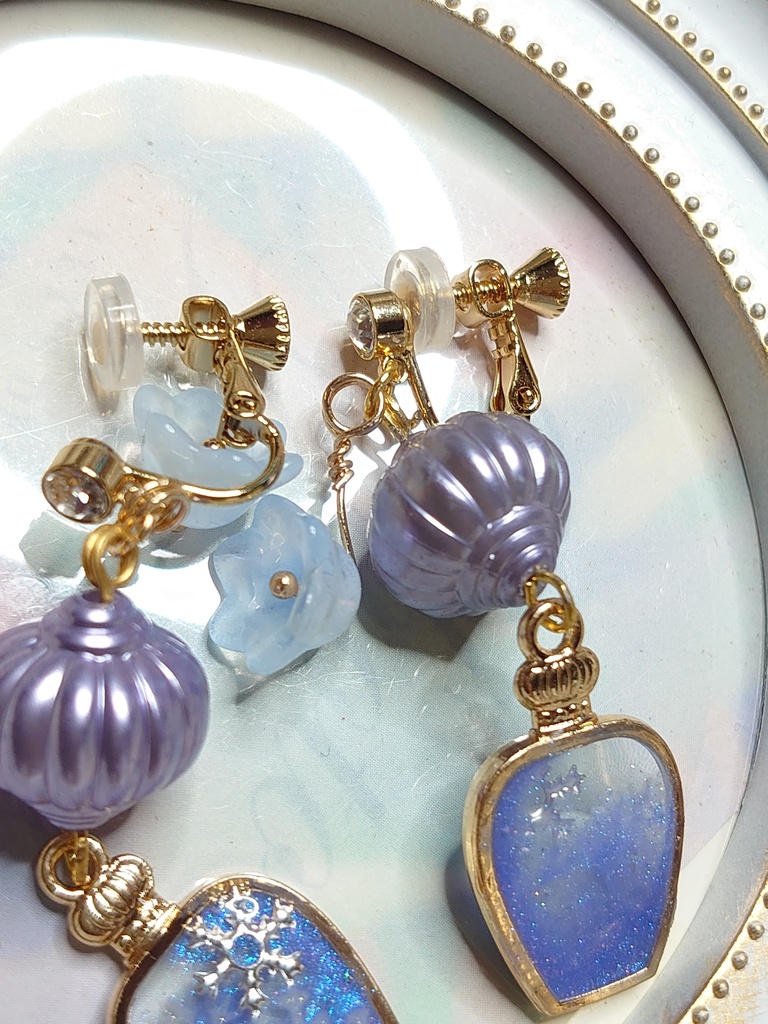 冬の詰まった小瓶 イヤリング