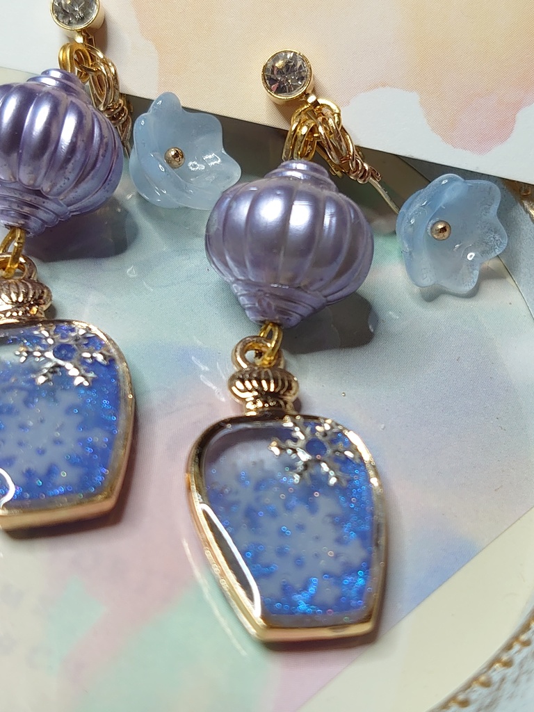 冬の詰まった小瓶 イヤリング