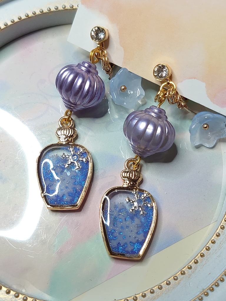 冬の詰まった小瓶 イヤリング