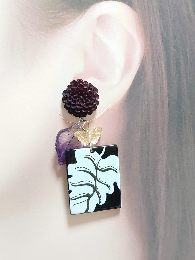 Blackダリアと葉っぱのピアス