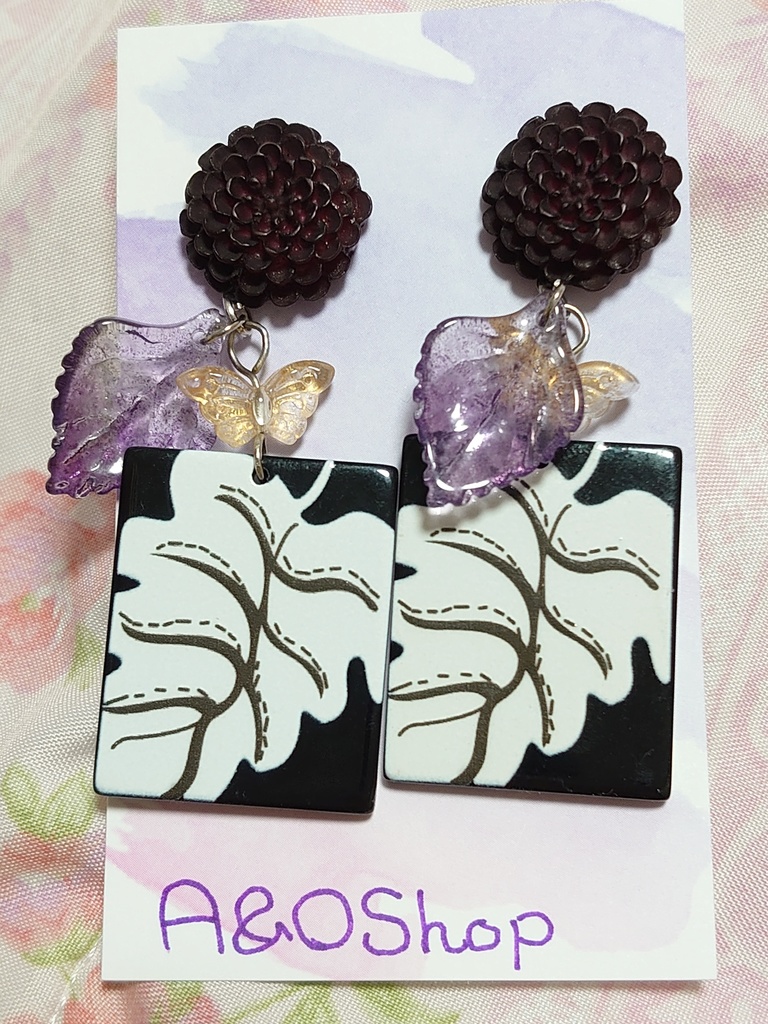 Blackダリアと葉っぱのピアス