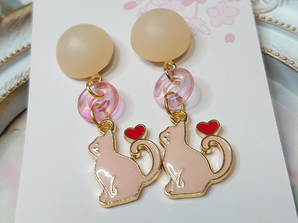 桜色の猫 ピアス