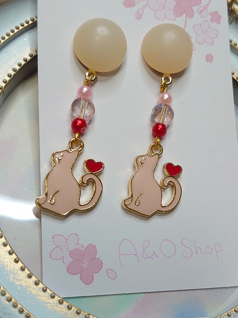 桜色の猫 ピアス