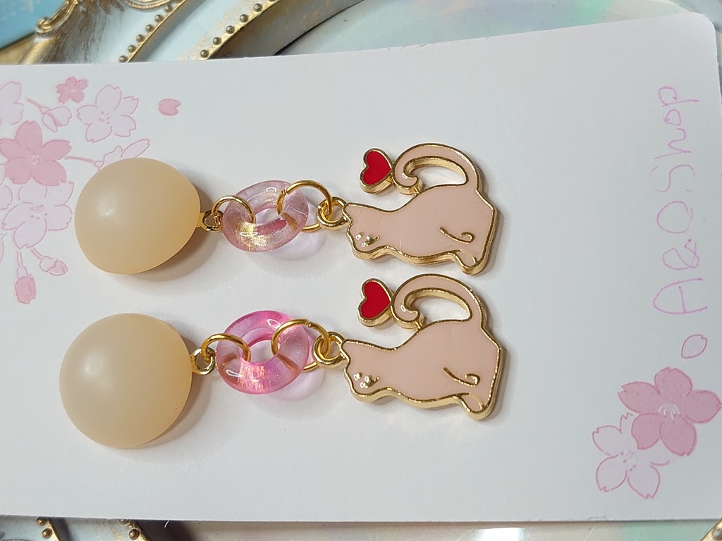 桜色の猫 ピアス