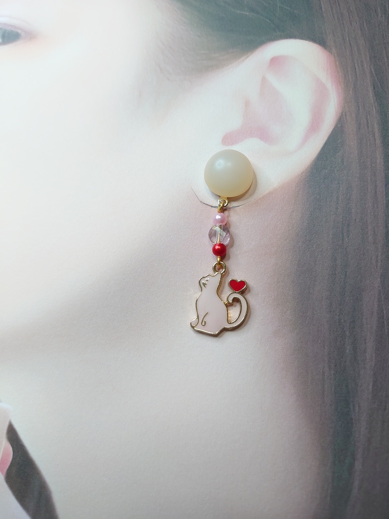 桜色の猫 ピアス