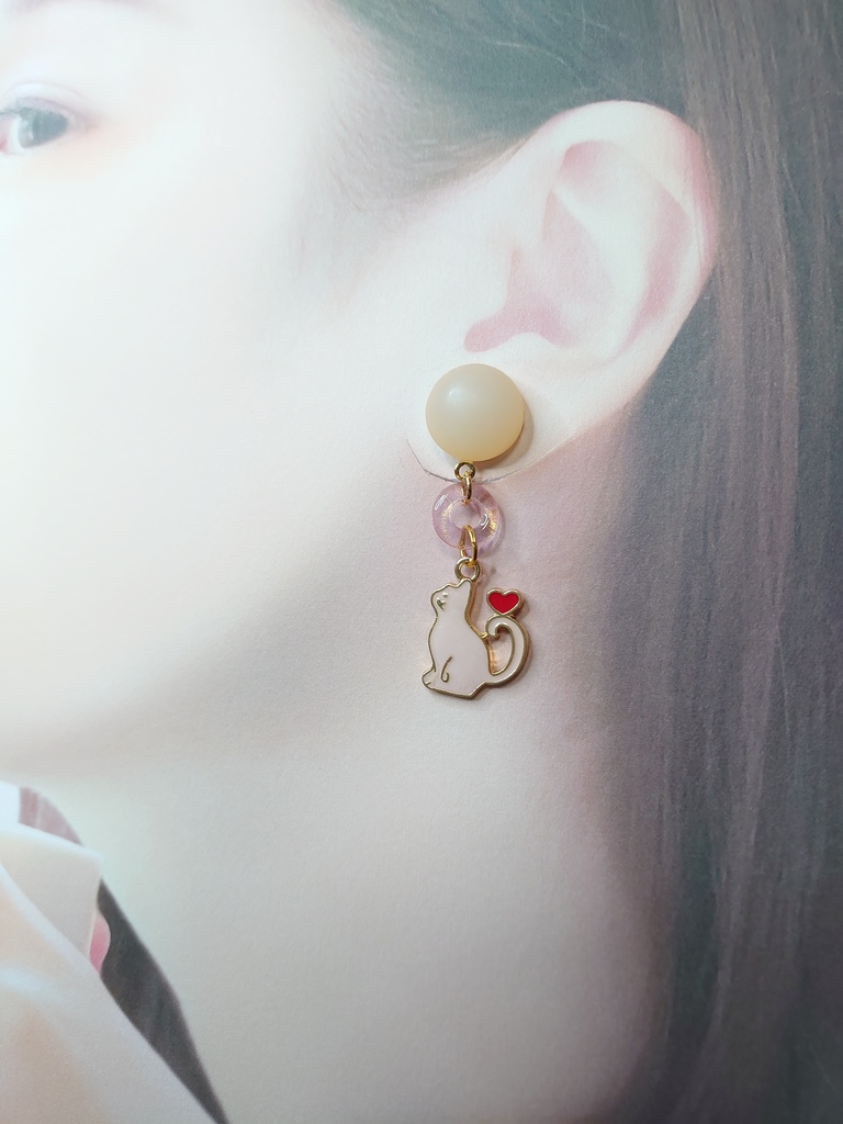 桜色の猫 ピアス