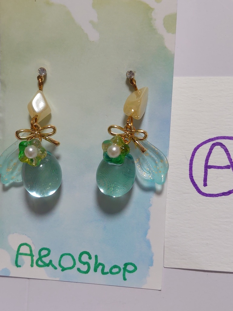 水玉と花びらイヤリング・ピアス