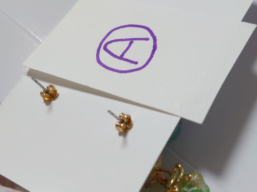 水玉と花びらイヤリング・ピアス