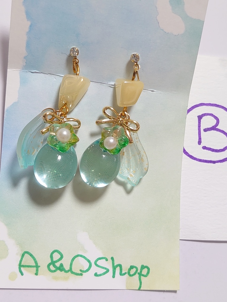 水玉と花びらイヤリング・ピアス