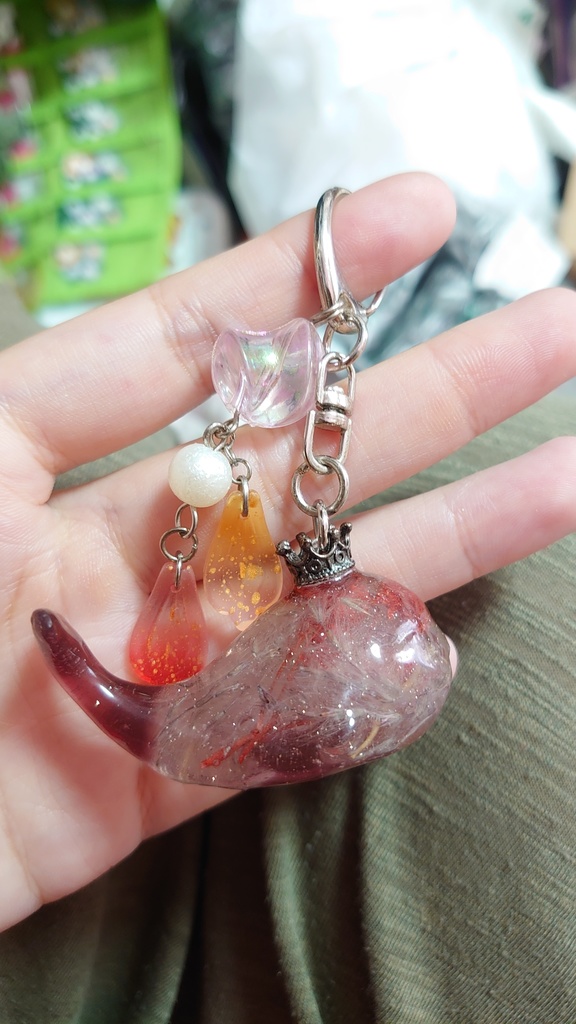 花とクジラのキーホルダー