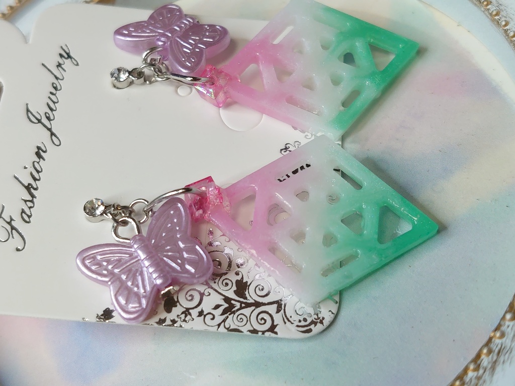 ひし形と蝶のピアス