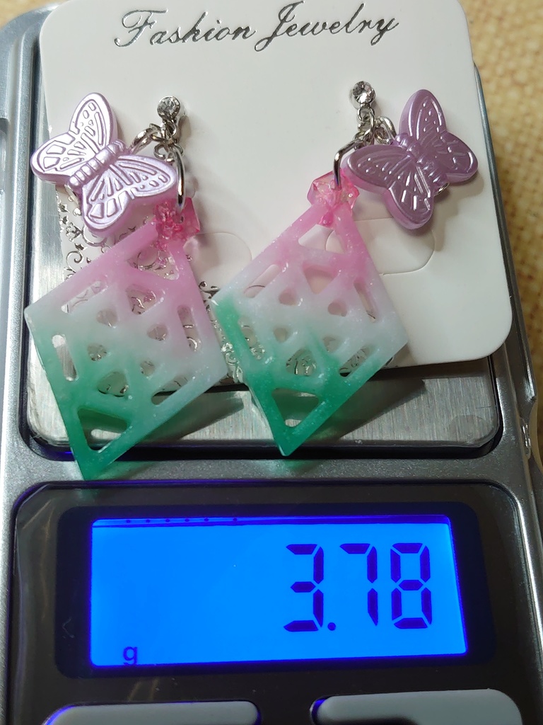 ひし形と蝶のピアス