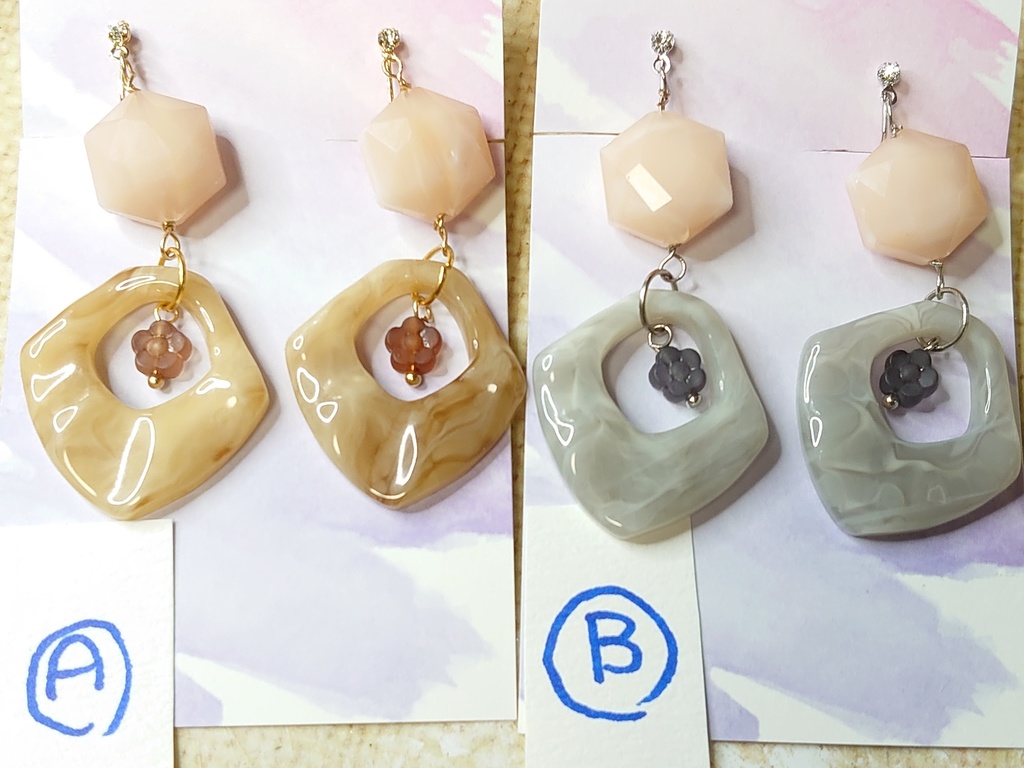 シンプルめなデザインのイヤリング