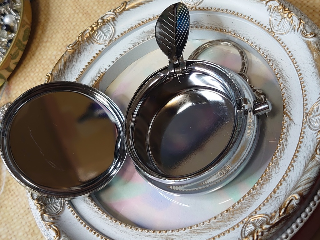 幻想的な携帯灰皿(小物入れなど代用可)