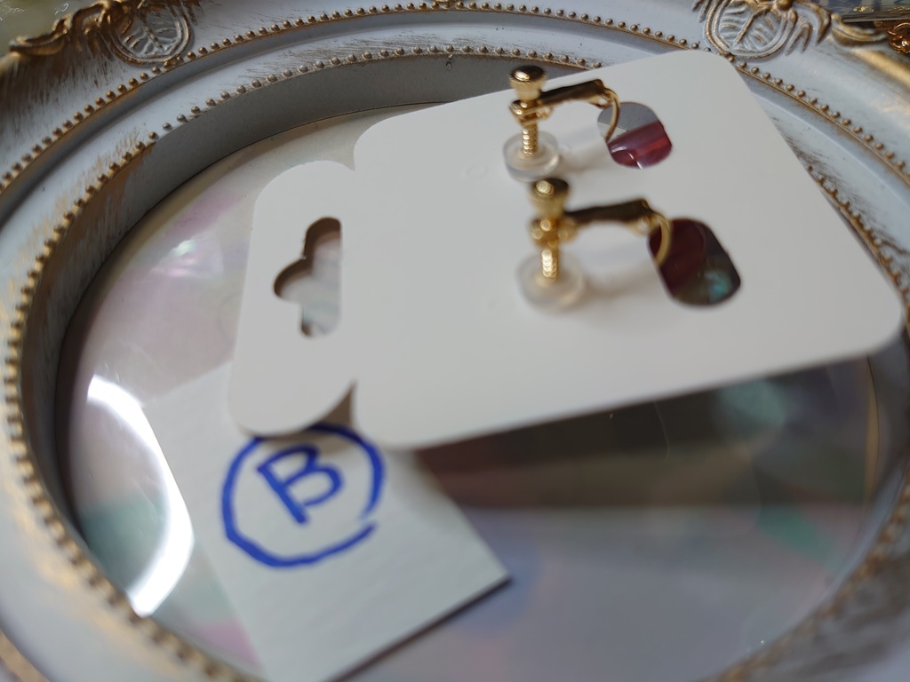 みずみずしい果実イヤリング