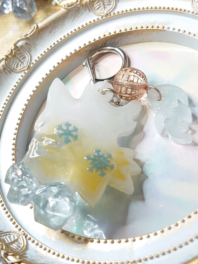 氷狼のキーホルダー