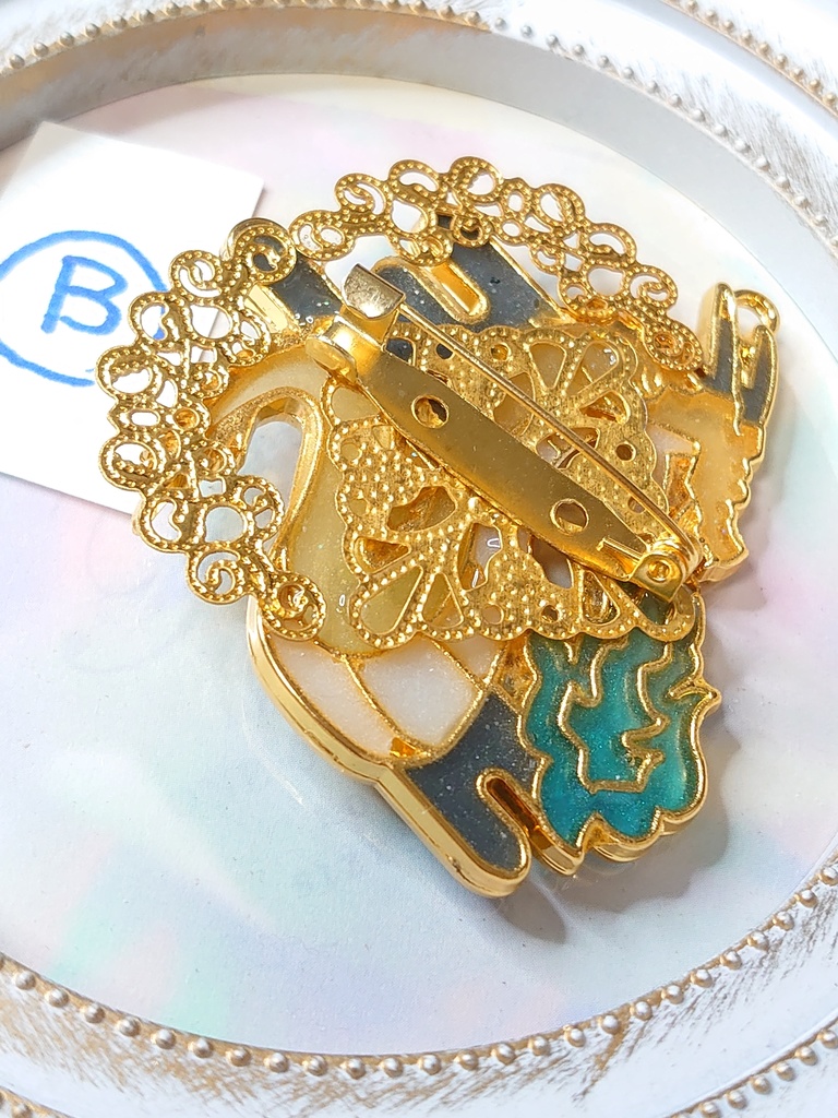 花と竜のキーホルダーorブローチ