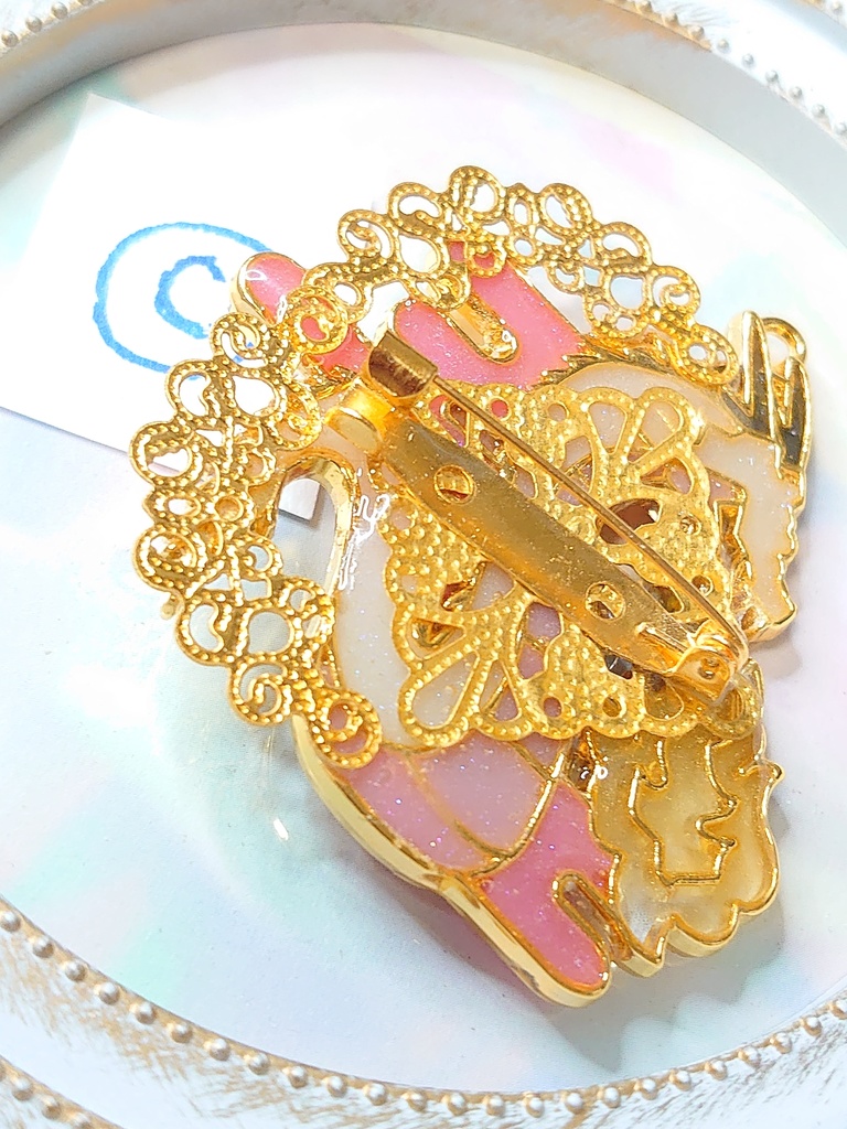 花と竜のキーホルダーorブローチ