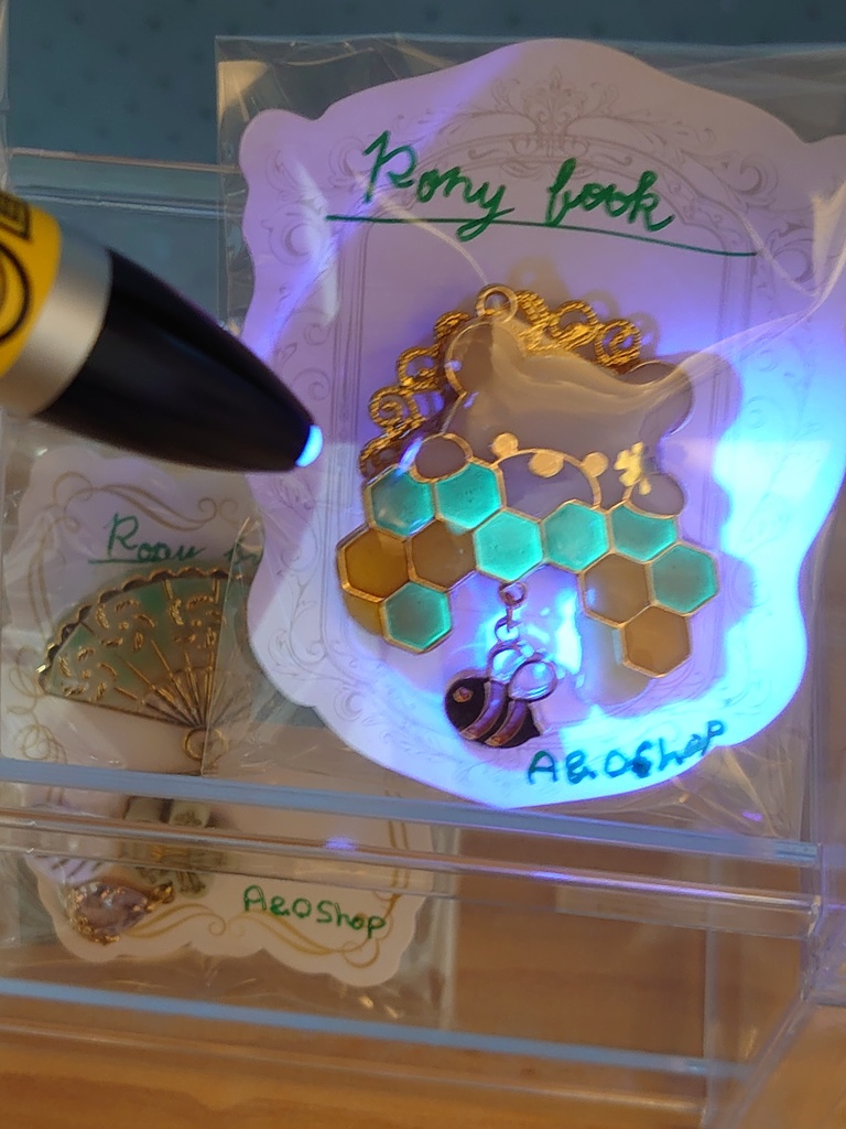 蜂蜜好きクマとハチのポニーフック