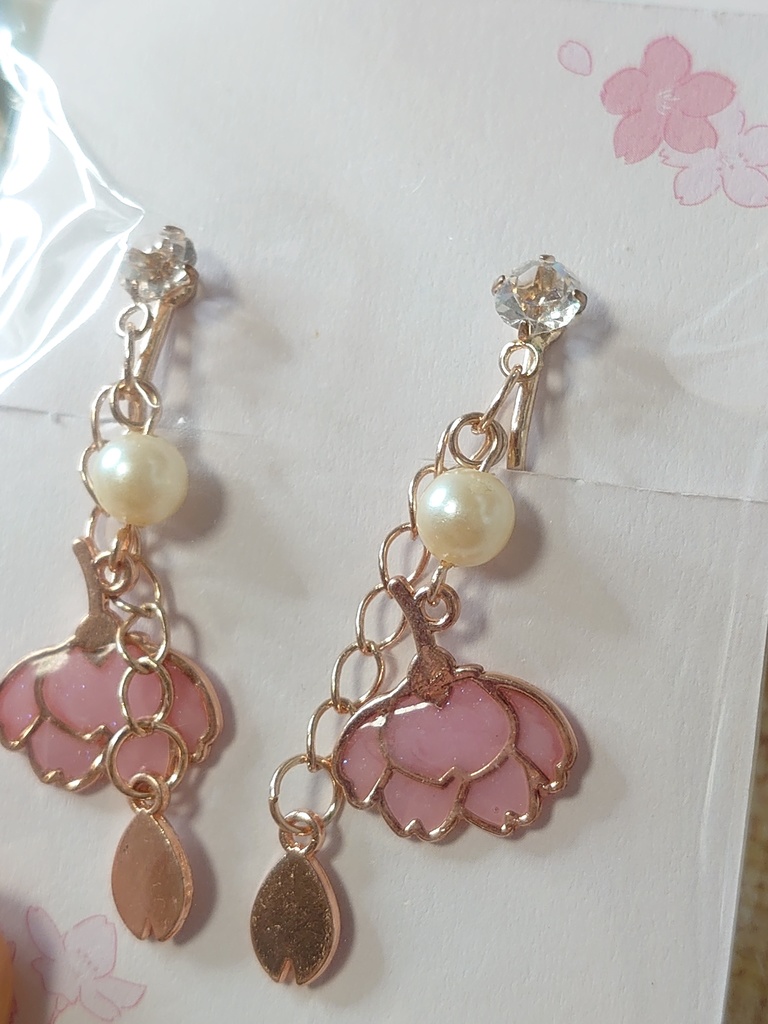 桜と花びら イヤリング