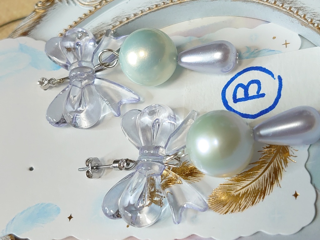 パールリボンのイヤリング・ピアス