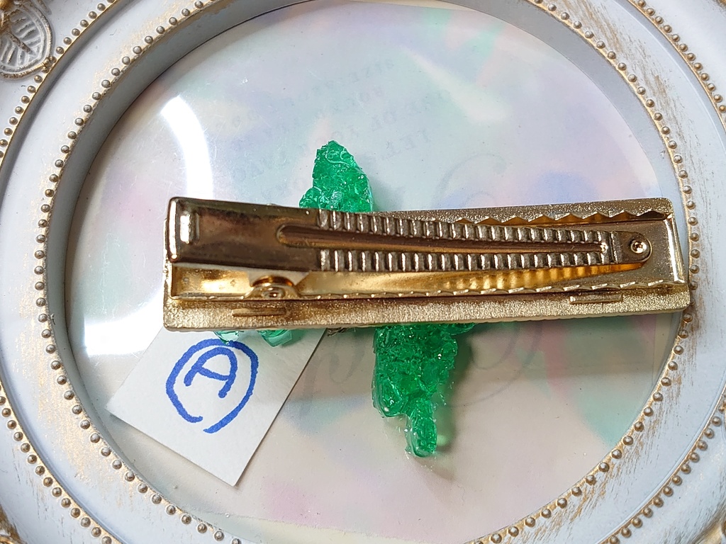 エメラルド蝶のヘアクリップ