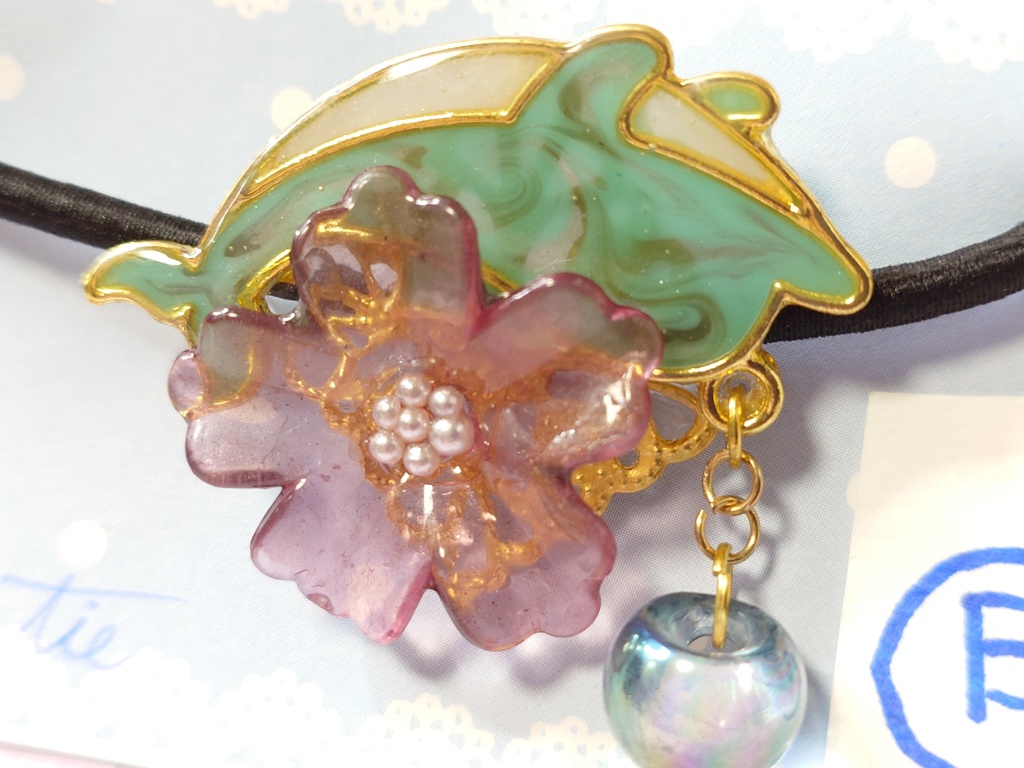 花とイルカの戯れヘアゴム