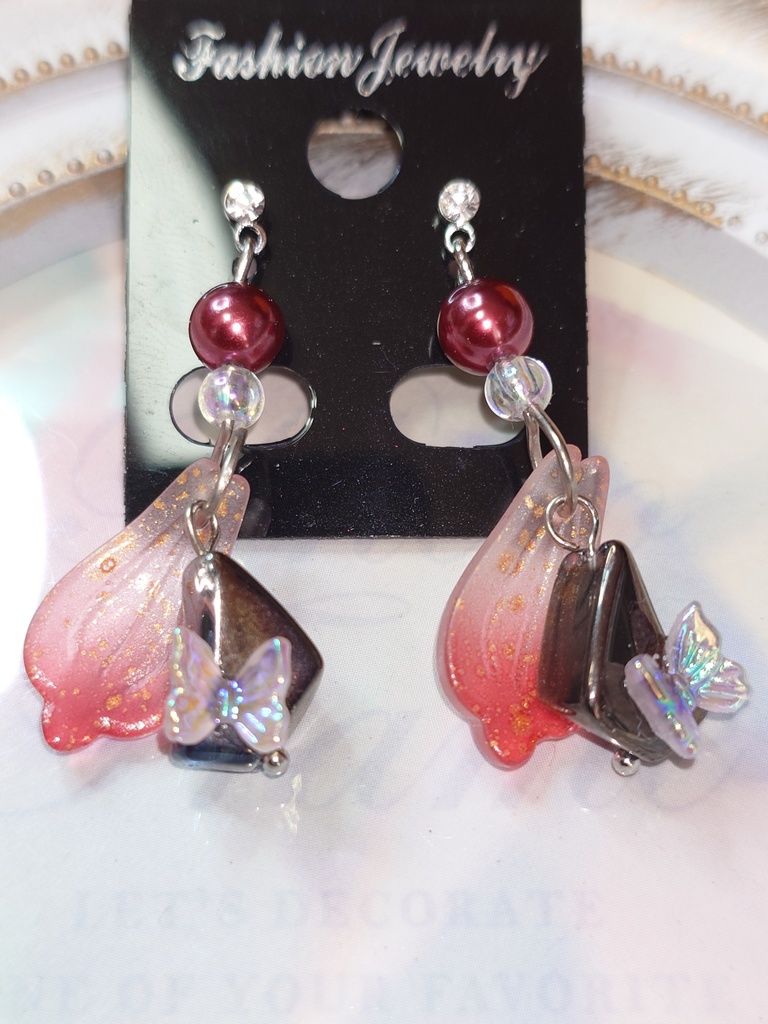 花びらと蝶の欠片ピアス(イヤリング交換可)