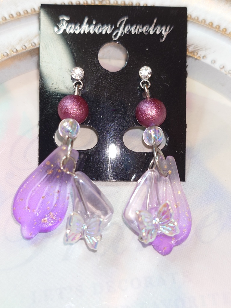 花びらと蝶の欠片ピアス(イヤリング交換可)