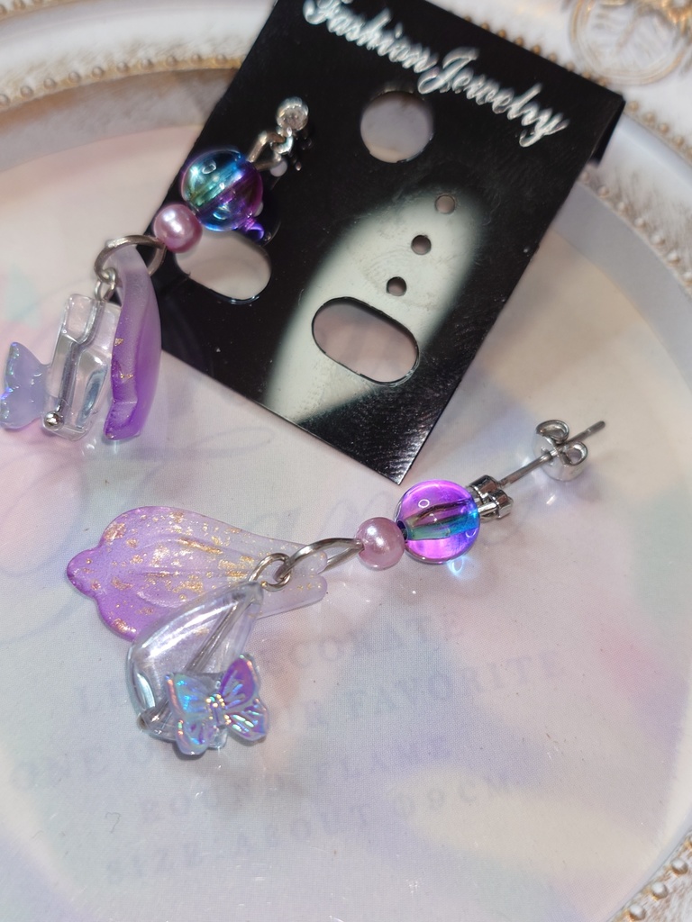 花びらと蝶の欠片ピアス(イヤリング交換可)