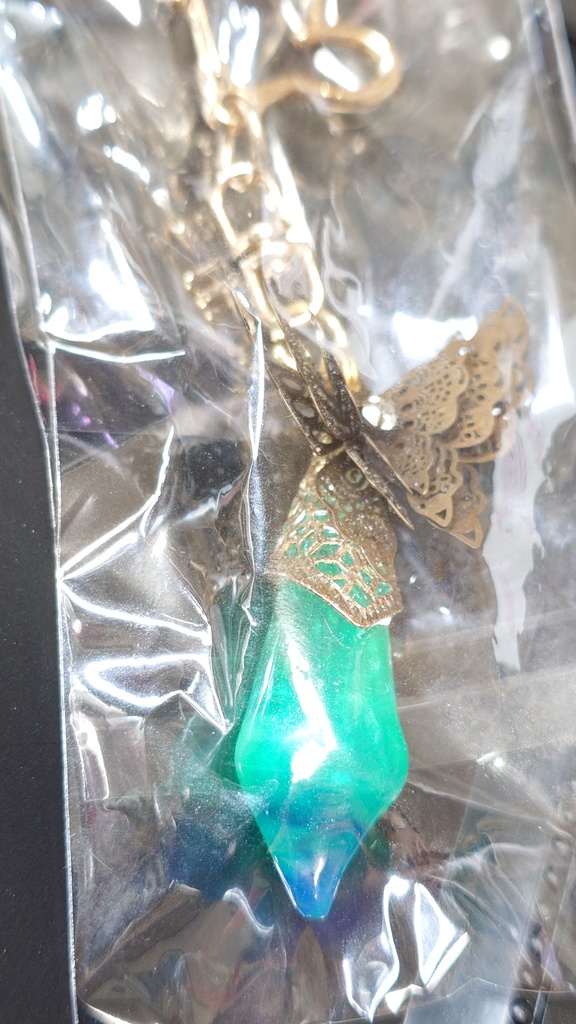 蝶とペンデュラムキーホルダー