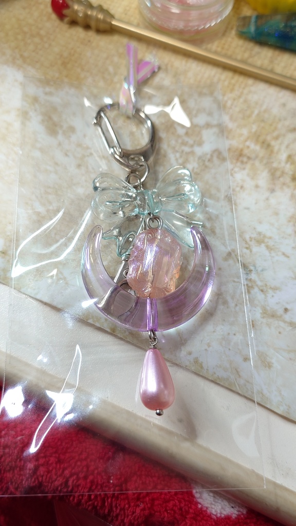 月と宝石のキーホルダー