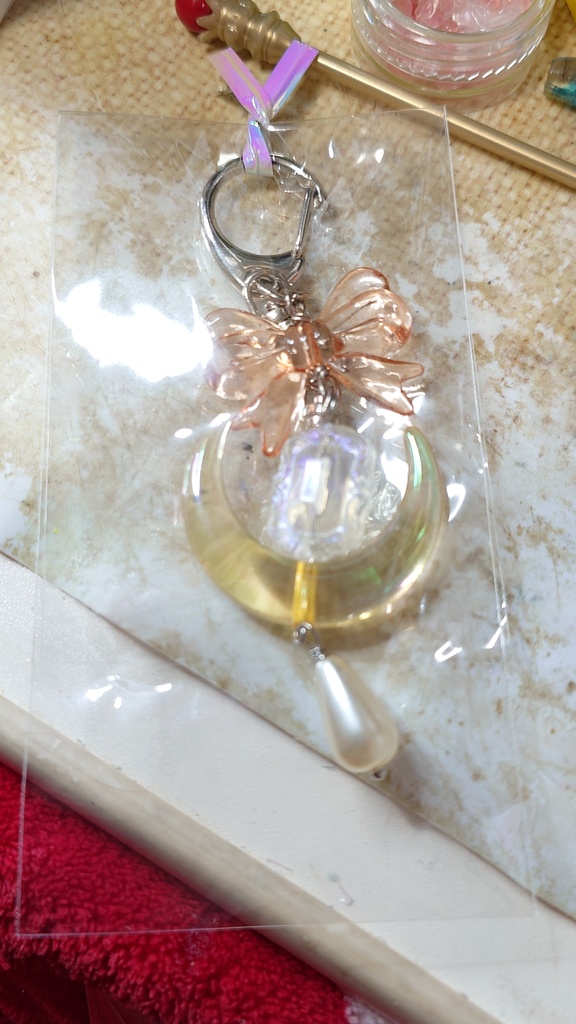 月と宝石のキーホルダー