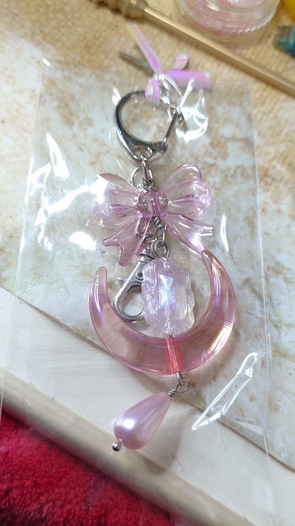 月と宝石のキーホルダー