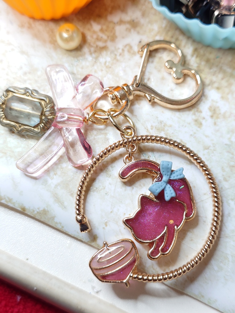 猫とコマのキーホルダー