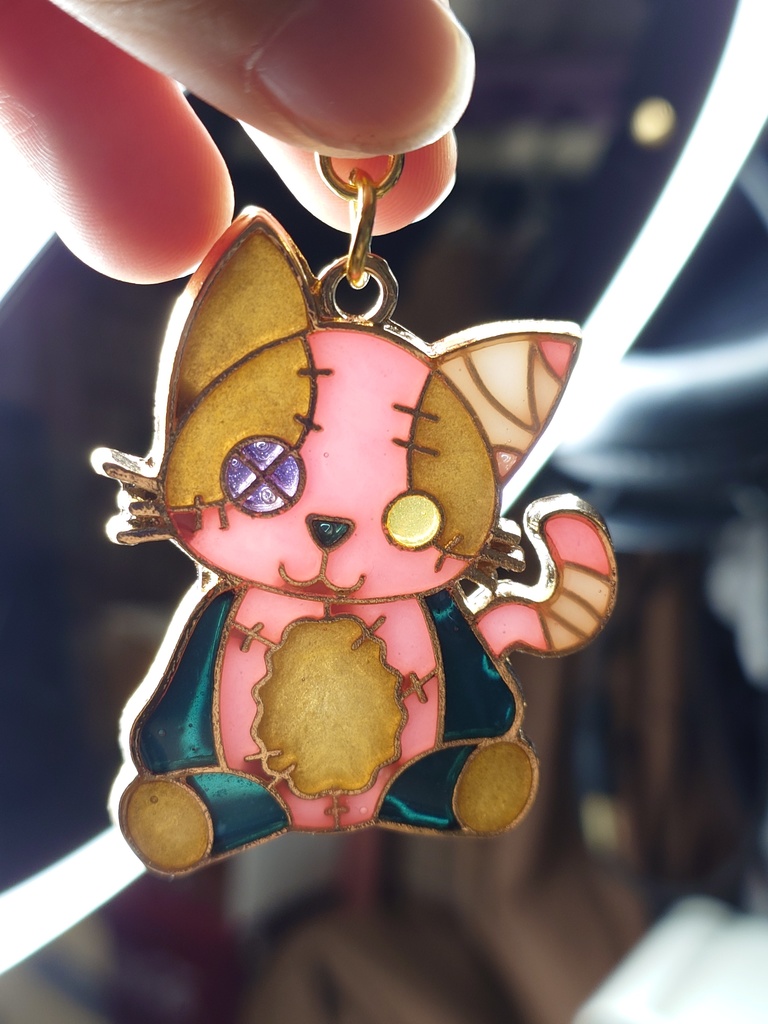 苺チョコカラーのツギハギ猫