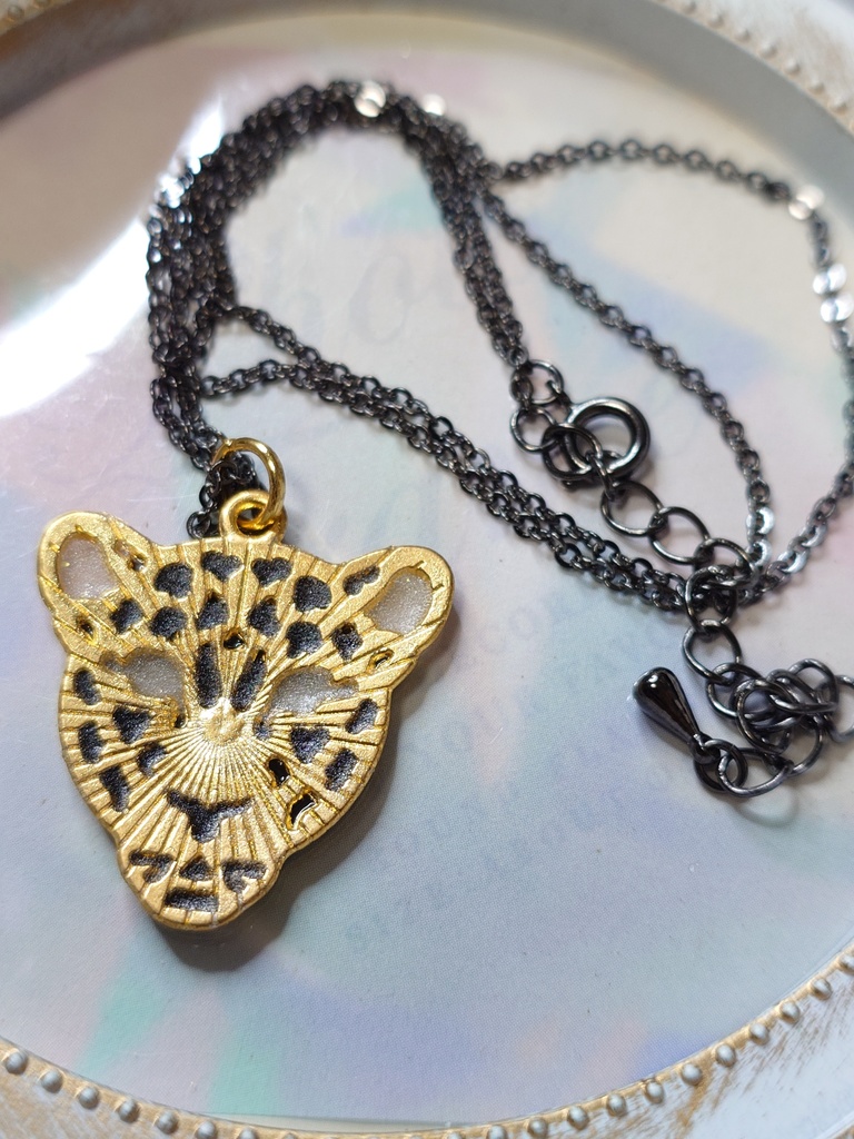 黒豹のペンダント