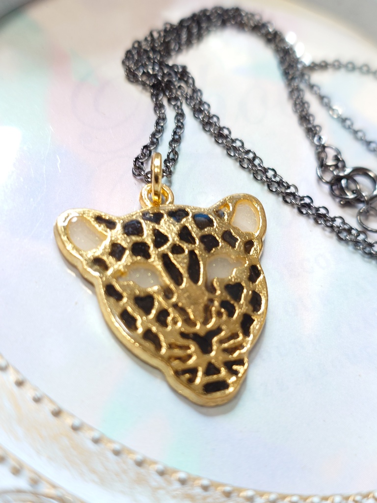 黒豹のペンダント