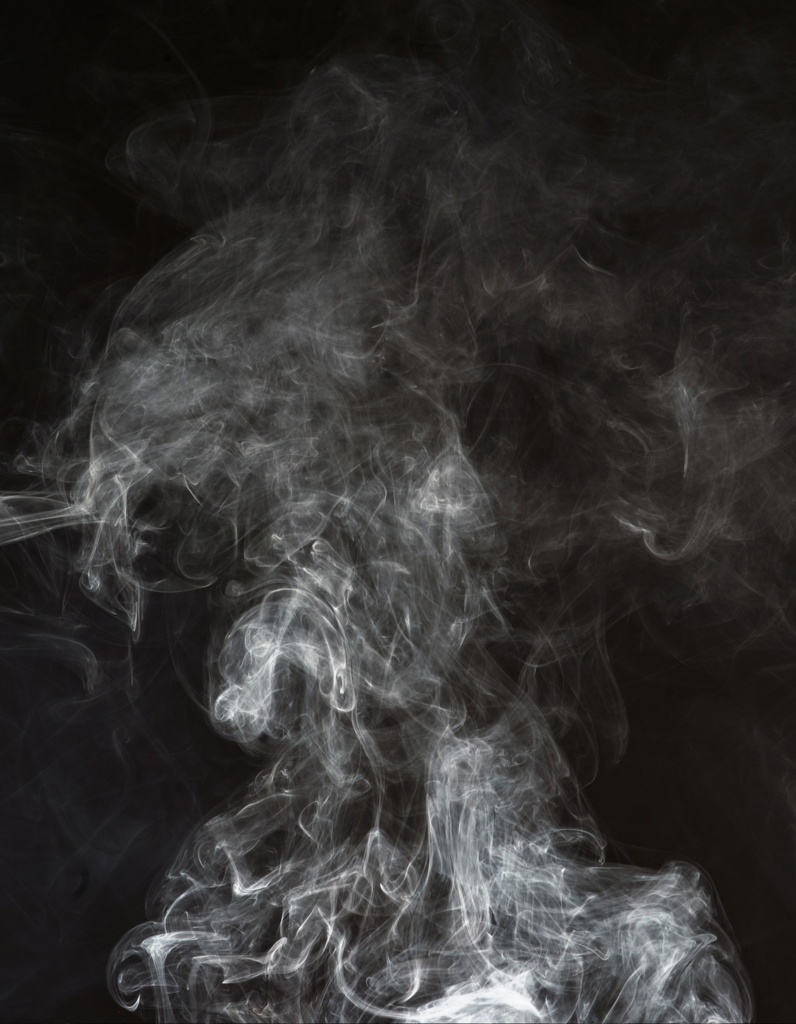 黒の煙 iPhoneケース