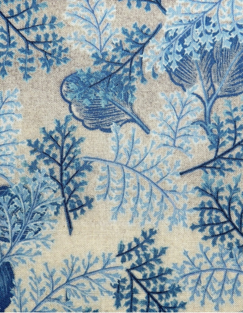 Blue Floral Pattern iPhoneケース