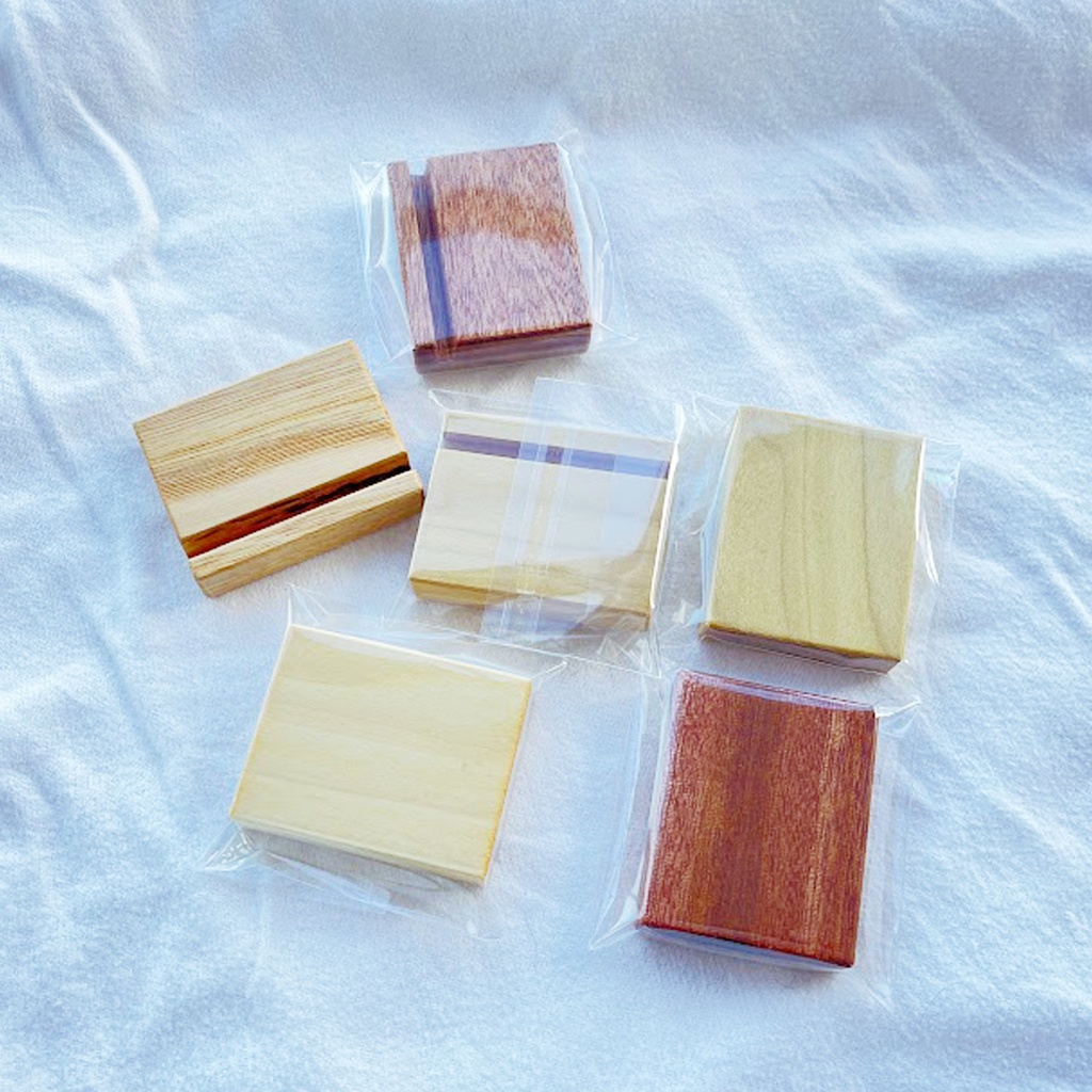 2026年度 卓上カレンダー(ハガキサイズ)木製スタンド付