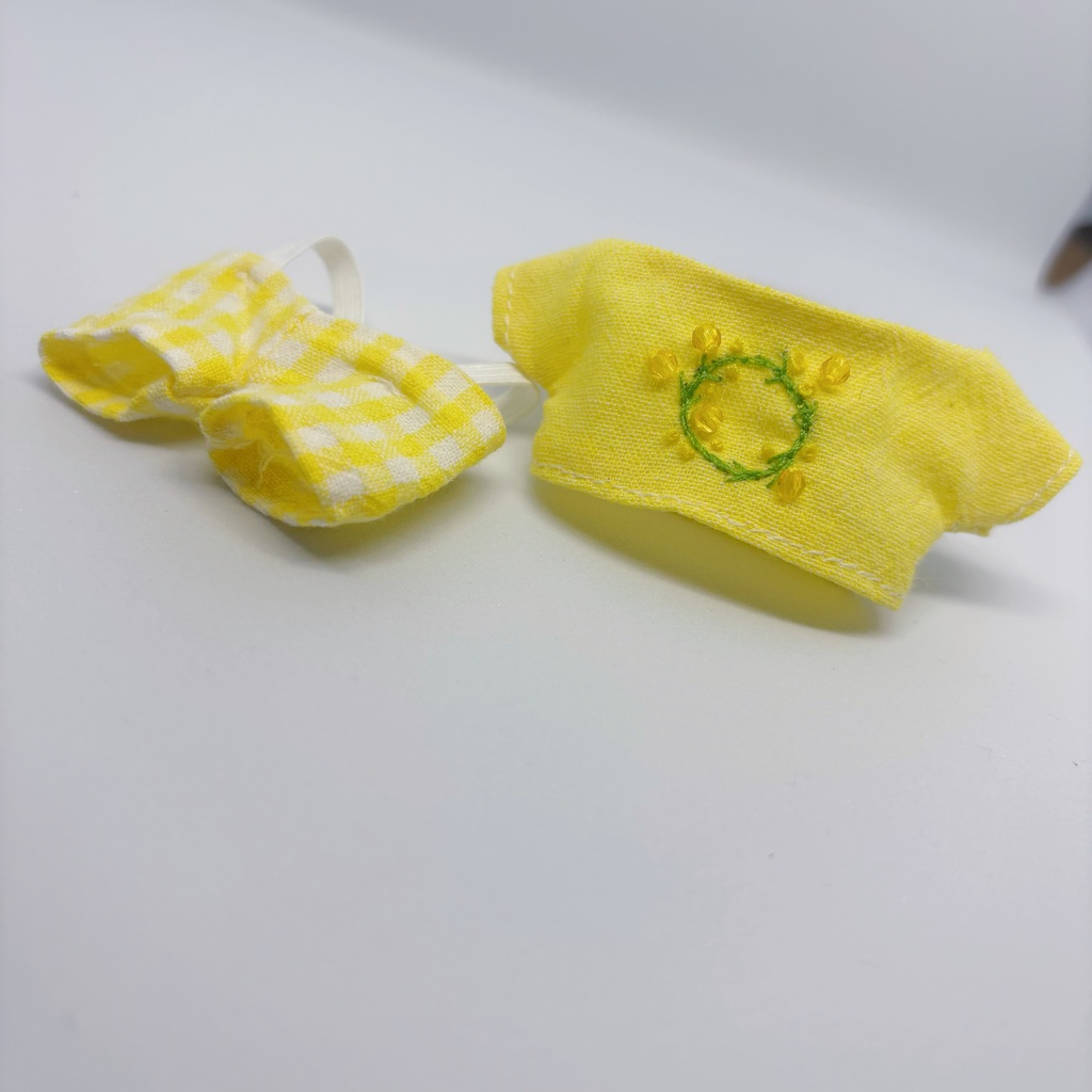 刺繍入りTシャツ＆チェックパンツ 🌼