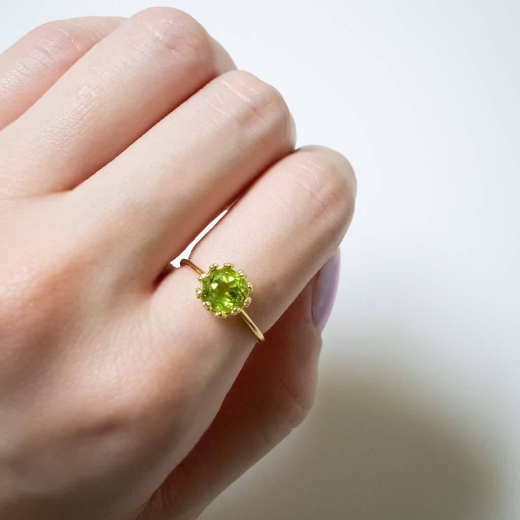 推し色★推し誕生石★ ペリドット 天然石のクラウンリング【フリーサイズ】18KGP S925