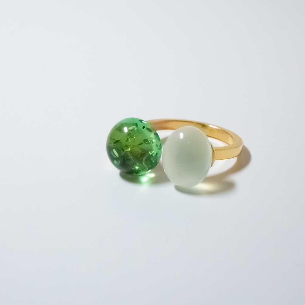 推し色★推しカプカラー★ 天然石 グリーンカラーアンバー×ライムグリーンカルセドニーのフォークリング【フリーサイズ】