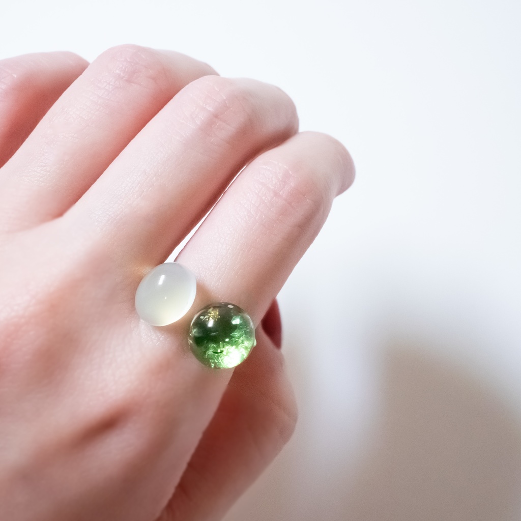 推し色★推しカプカラー★ 天然石 グリーンカラーアンバー×ライムグリーンカルセドニーのフォークリング【フリーサイズ】