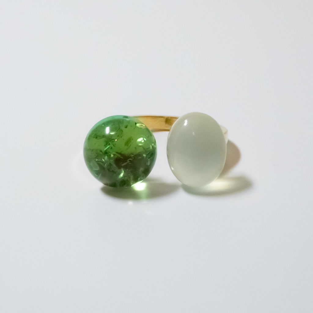 推し色★推しカプカラー★ 天然石 グリーンカラーアンバー×ライムグリーンカルセドニーのフォークリング【フリーサイズ】